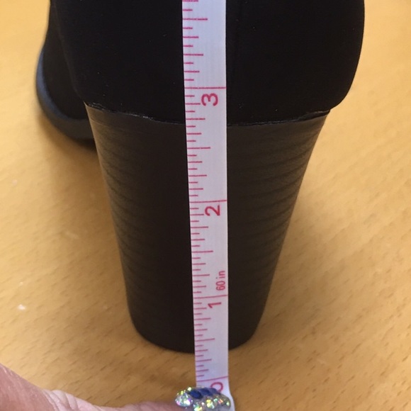 1 Left Black Deluxe Chelsea Heel Booties Size 6.5 - Picture 8 of 8